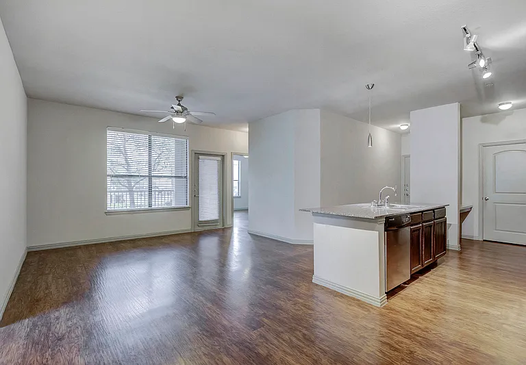 Summercrest Burleson Apartments — Photo 8