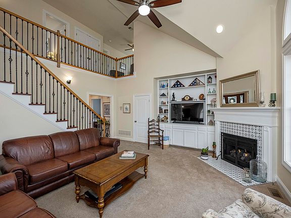 5th image of 425 Shady Brook Dr
