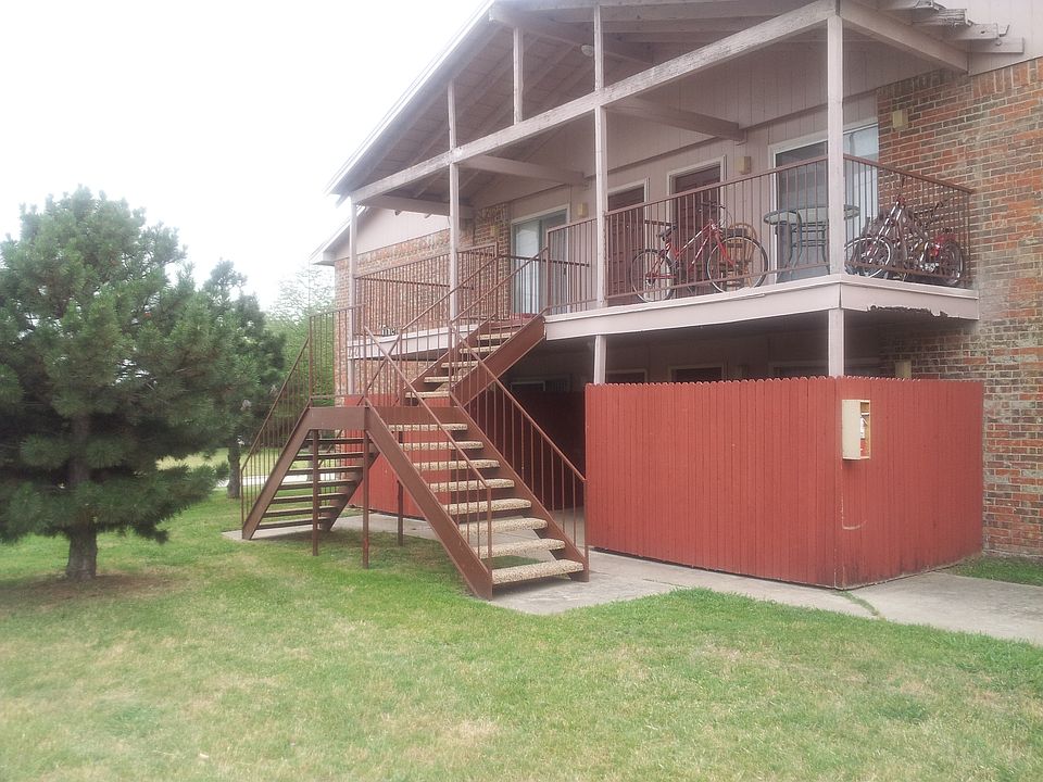 1st image of 120 Avenue H APT 103