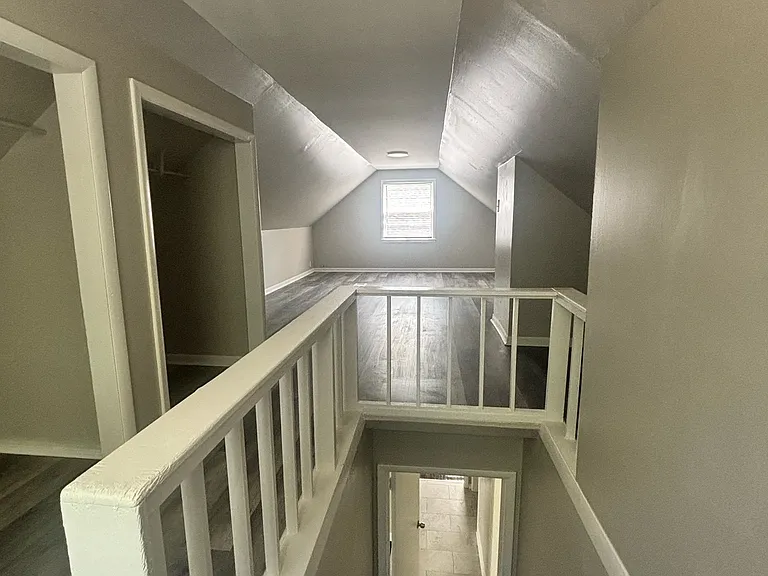 624 Alliance Ave — Photo 2