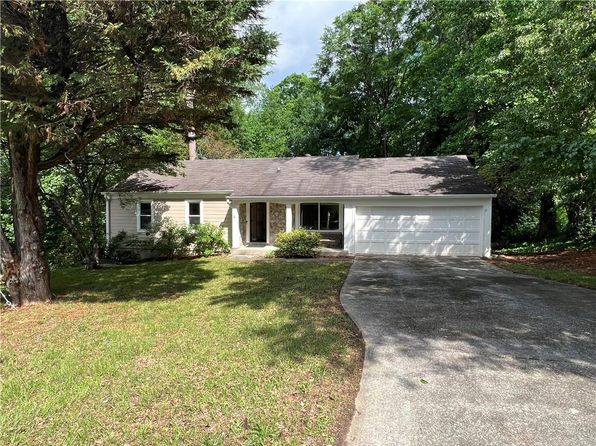 2705 Rhoanoke Dr, Duluth, GA 30096