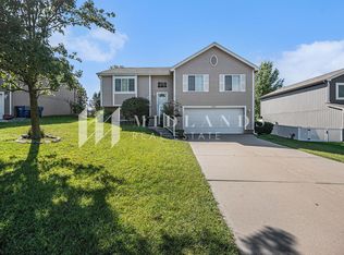 2507 Hogantown Dr, Bellevue, NE 68005