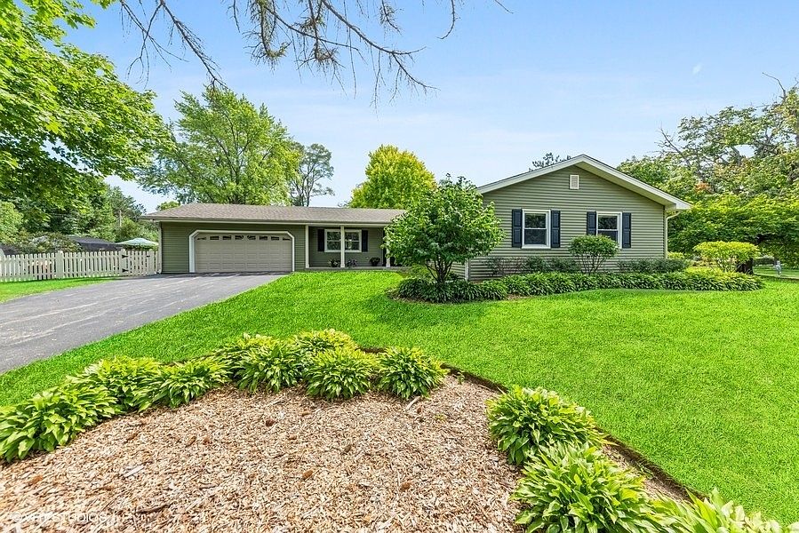 1st image of 734 Paradise Ln