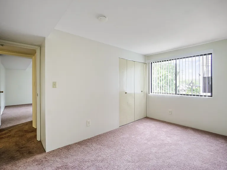 Greenwich Manor Apartments — Photo 42