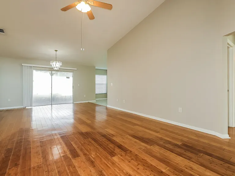 219 Lookout Dr — Photo 3