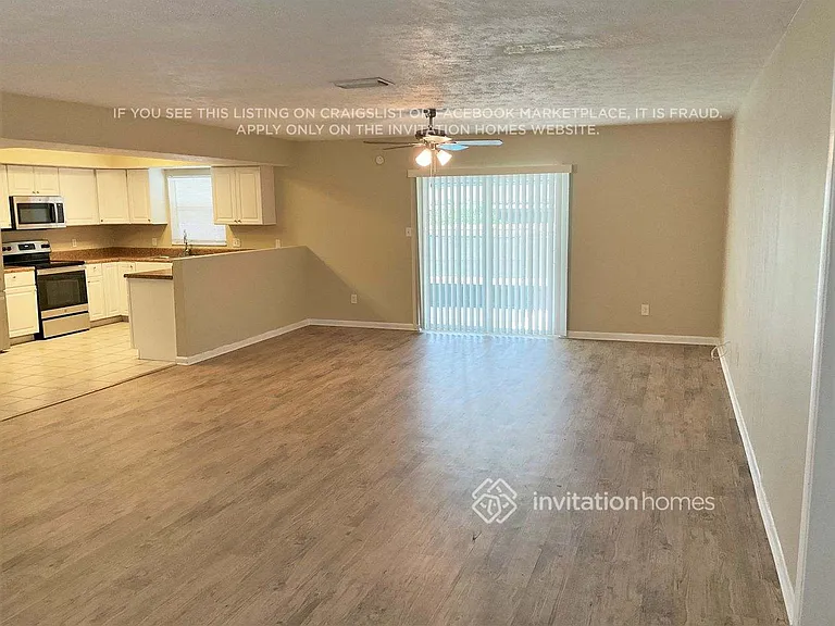 3831 Parkside Dr — Photo 3