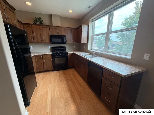 408 4th St SW, Mason City, IA 50401