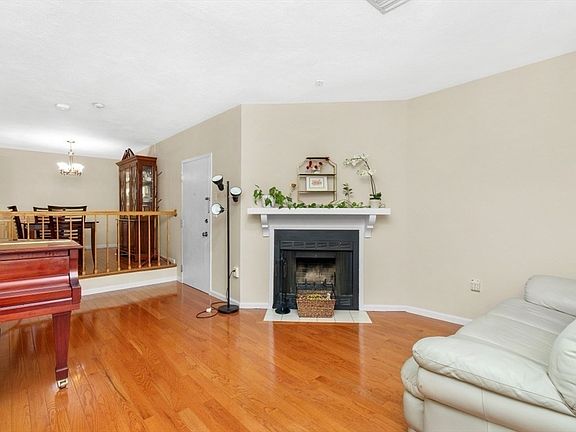 2nd image of 1210 Vfw Pkwy APT 12