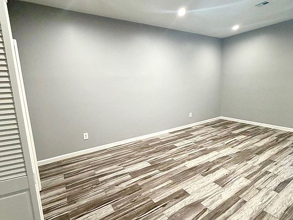 5th image of 644 Newark Ave APT 4