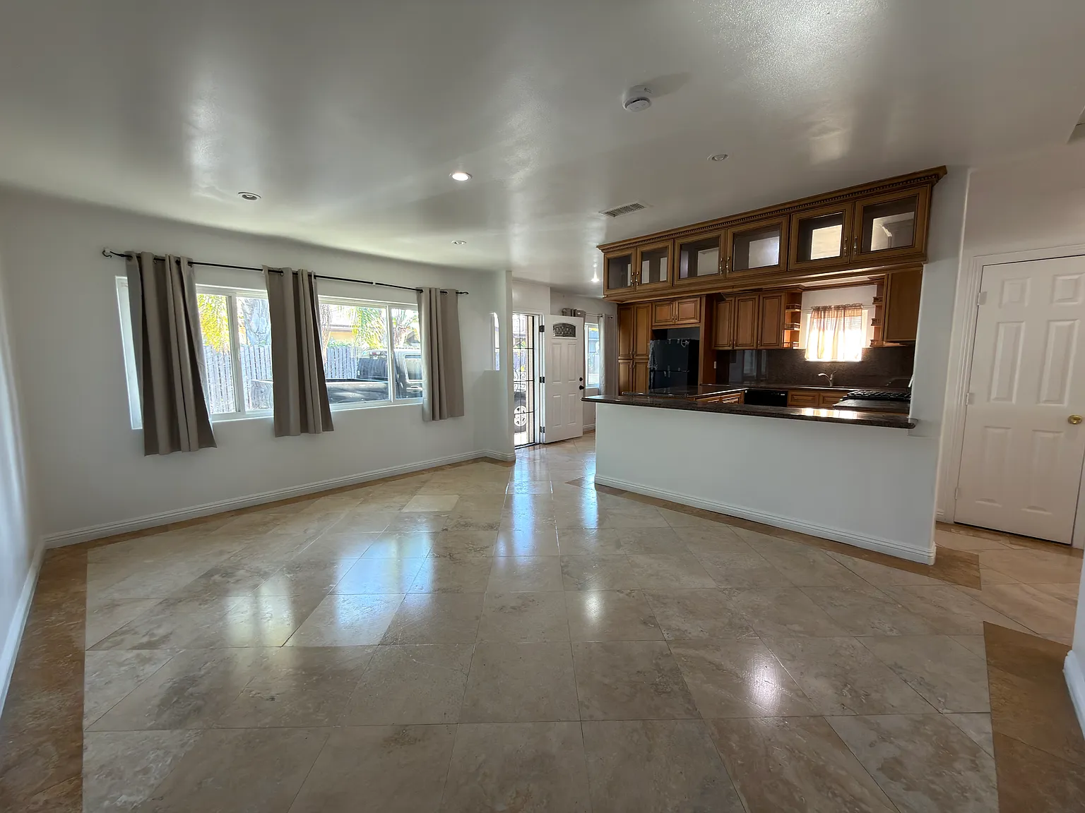 3 bed, 1154 sqft, $3,275 — Photo 1