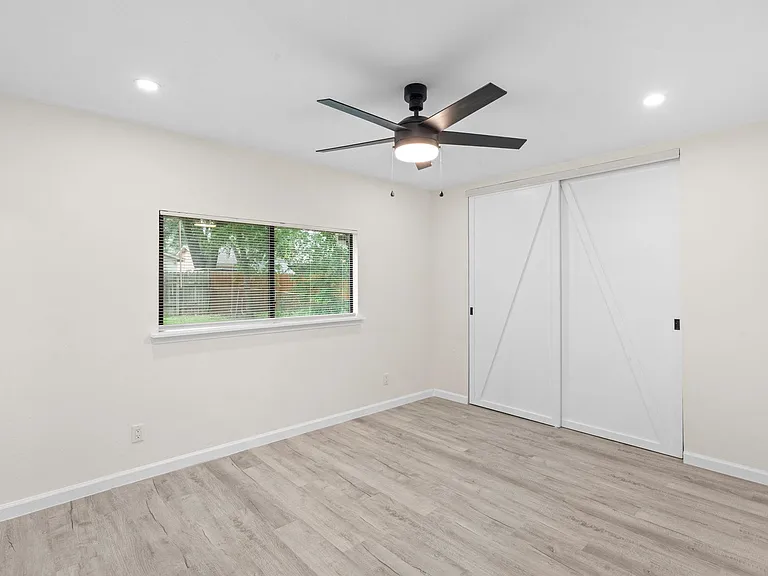2508 Dovemeadow Dr — Photo 3
