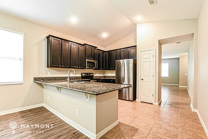 4 bed, 2.0 bath, 1932 sqft, $2,245 — Photo 4