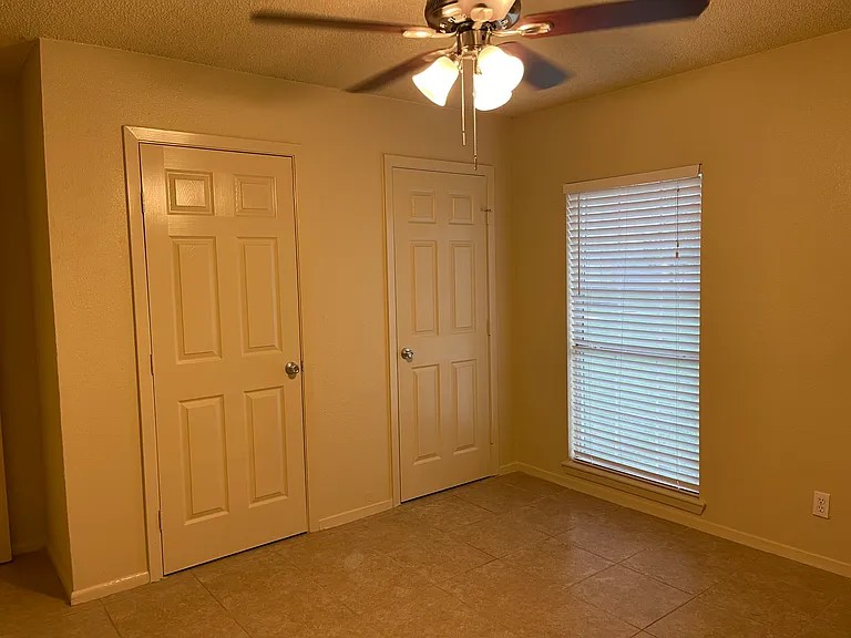 Marbach Manor Apartments — Photo 37