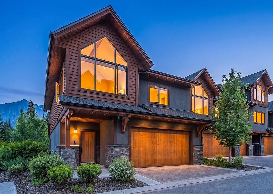 1st image of 19 NE Creekside Mews