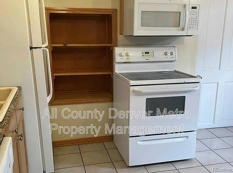 831 Elati St — Photo 8