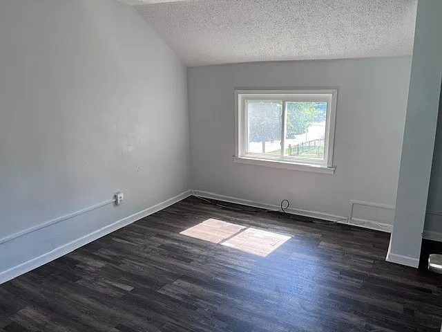 336 E North St #B — Photo 9