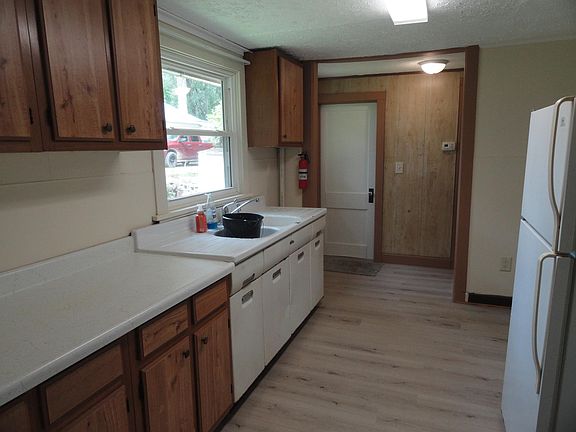5th image of 449 Troyer Ct