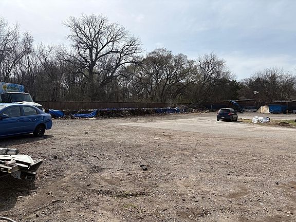 4th image of 2784 E Overton Rd