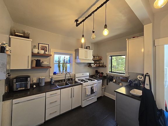 4th image of 2923 Grant Ave