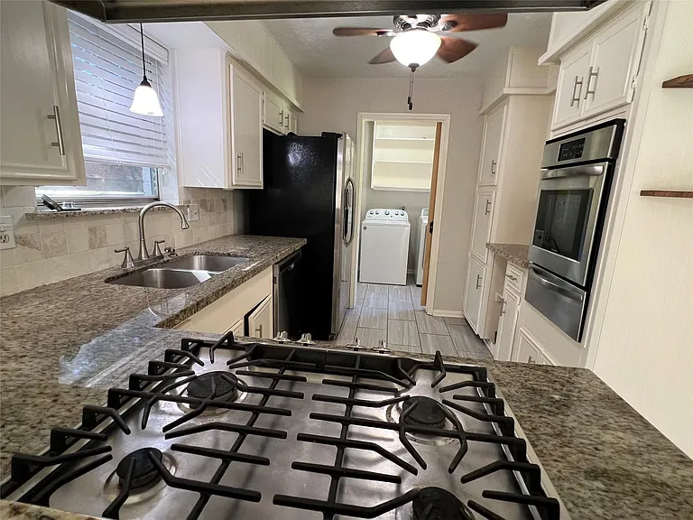 1819 Hanbury Ct — Photo 8