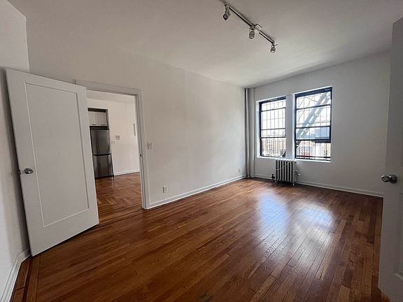 4th image of 159 Eastern Pkwy APT 5K