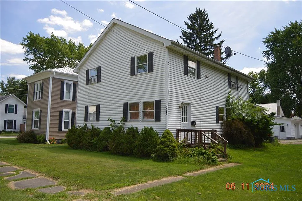 315 E Walnut St photo 1