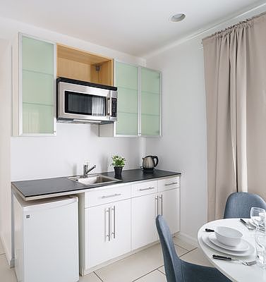 3rd image of 302 E 45th St #201