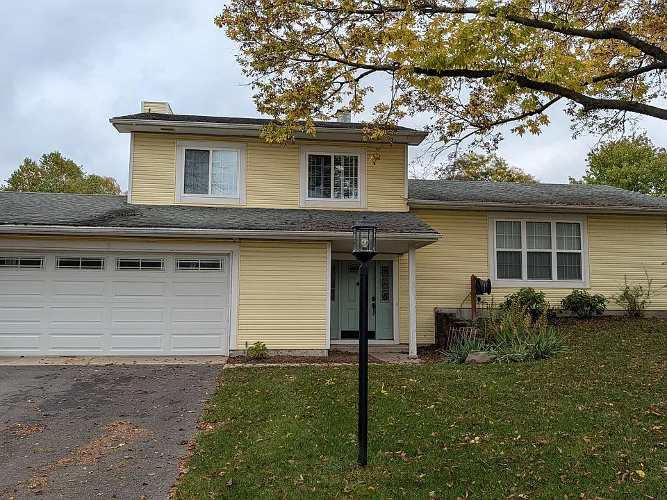 724 W Main St