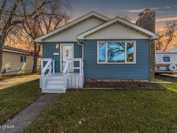 1521 10th Ave N, Grand Forks, ND 58203