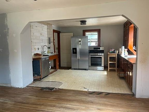 5th image of 342 Burrwood Ave