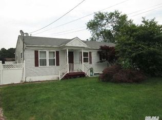 29 Princess Ave, Bay Shore, NY 11706