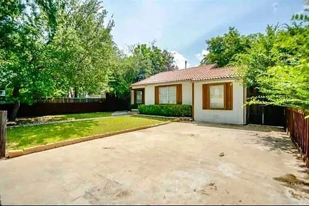 3126 Carlson Dr — Photo 16