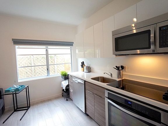 5th image of 1450 Meridian Ave #1XX