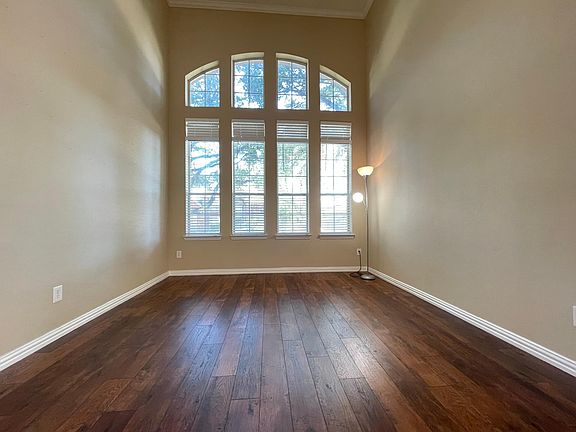 5th image of 4100 Eastleigh Dr