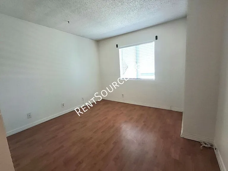 20345 Rue Crevier #507 — Photo 12
