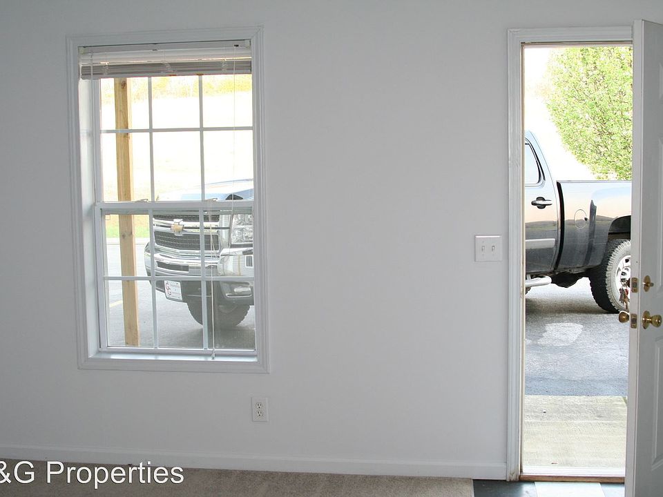 2nd image of 3000 Dodson Branch Rd APT B8