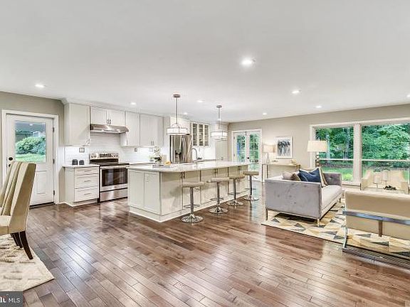 3rd image of 3505 Cobb Dr