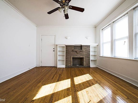 1616 W 80th St Apartments Chicago Living Room_01