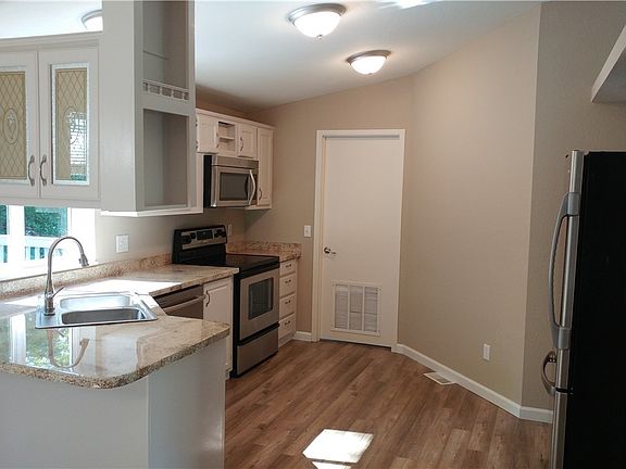 2nd image of 18516 Clarence Ave