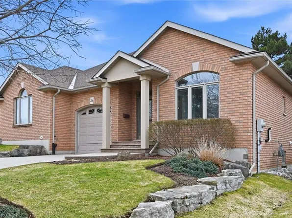 28 Wainwright Blvd, Dundas, ON L9H 7N5