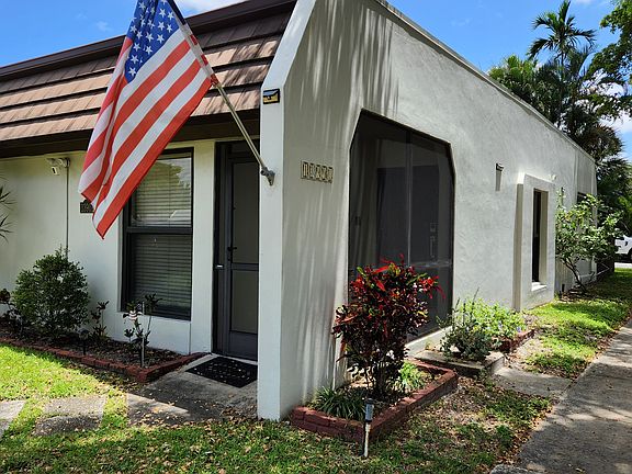 2nd image of 13901 Crooked Palm Pl
