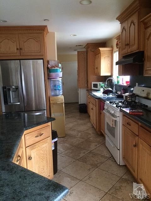 2nd image of 525 E 1st St