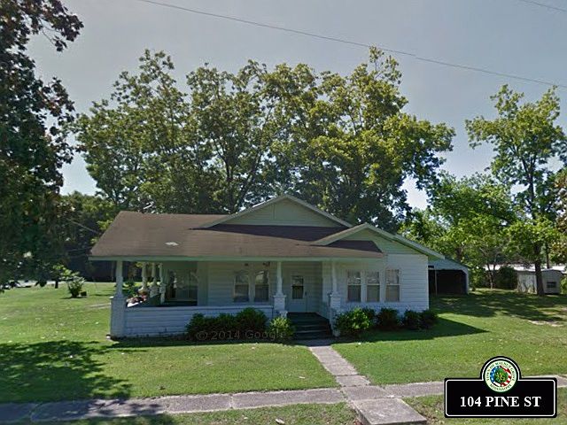 2nd image of 104 Pine St