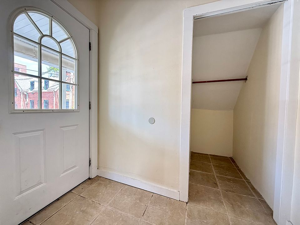Private Entrance/Foyer Storage
