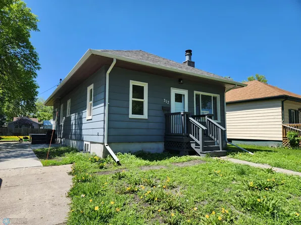 317 22nd St S, Fargo, ND 58103