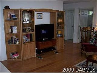 3rd image of 1676 Town Park Dr