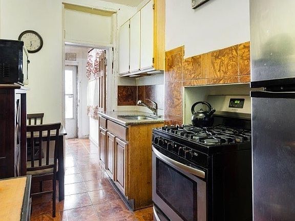 5th image of 213 Chauncey St