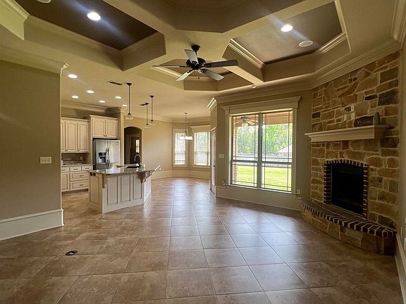 3rd image of 250 Highland Blvd