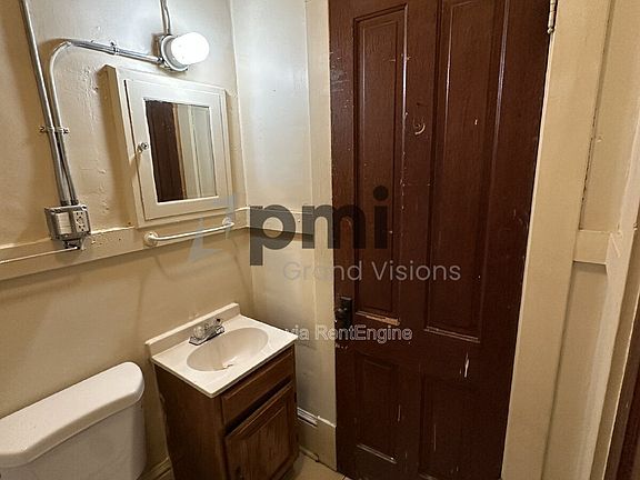 4th image of 601 Monroe Ave #26