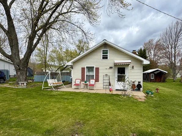 111 Ismond Rd, Houghton Lake, MI 48629